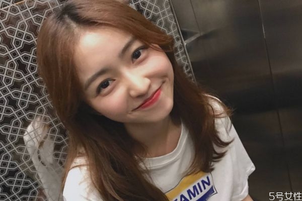 初次見(jiàn)面女生最先看男生哪里 初次見(jiàn)面有好感的表現(xiàn)