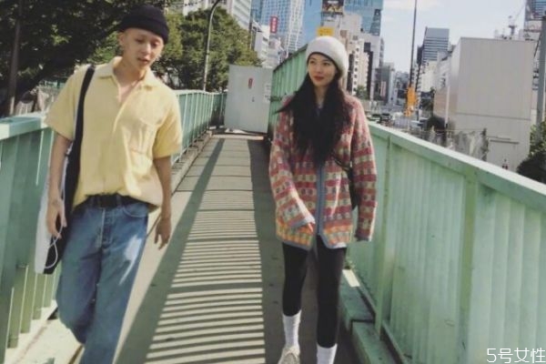 女人撒嬌說明什么意思 女人撒嬌的表現有哪些