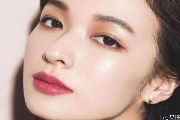 怎么畫(huà)眼妝顯得溫柔 如何畫(huà)一個(gè)溫柔的妝