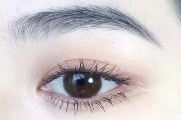 怎么畫(huà)眼妝顯得溫柔 如何畫(huà)一個(gè)溫柔的妝