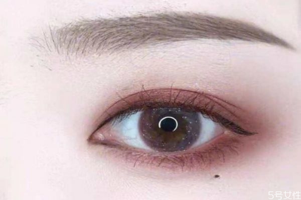 怎么畫(huà)眼妝顯得溫柔 如何畫(huà)一個(gè)溫柔的妝