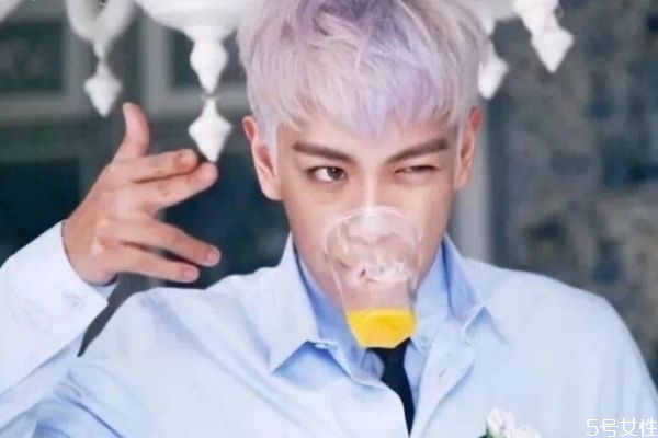 男生想引起你關注的表現 聊天態度看出他喜歡你