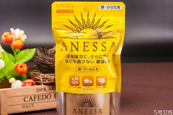 安耐曬臉部專用和金瓶的區別 安耐曬50可以日常用嗎