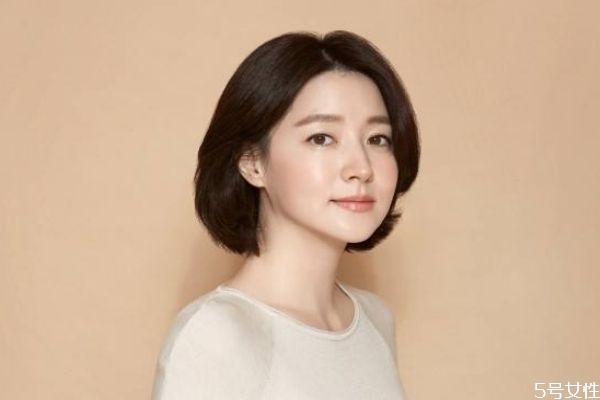 臉上長痘痘可以化妝嗎 經常化妝長痘痘怎么辦