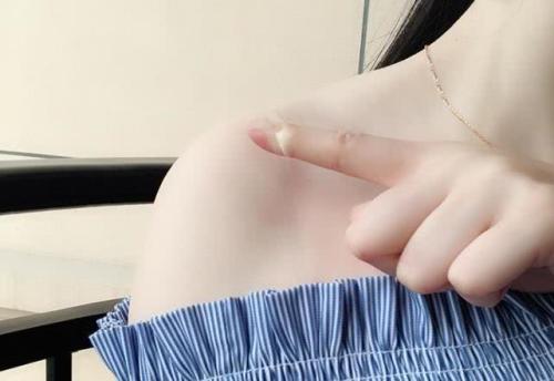 透明肩帶發黃怎么辦 透明肩帶發黃怎么處理
