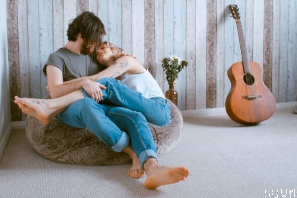 夫妻湊合過日子的表現 搭伙過日子的婚姻表現