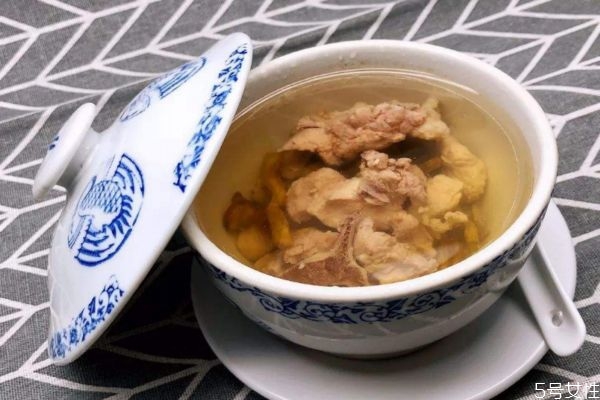 熬夜的時(shí)候喝湯會(huì)長胖嗎 熬夜喝湯是長胖的原因嗎