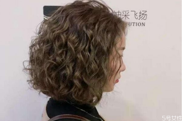 頭大臉大適合羊毛卷嗎 發量多適合羊毛卷嗎