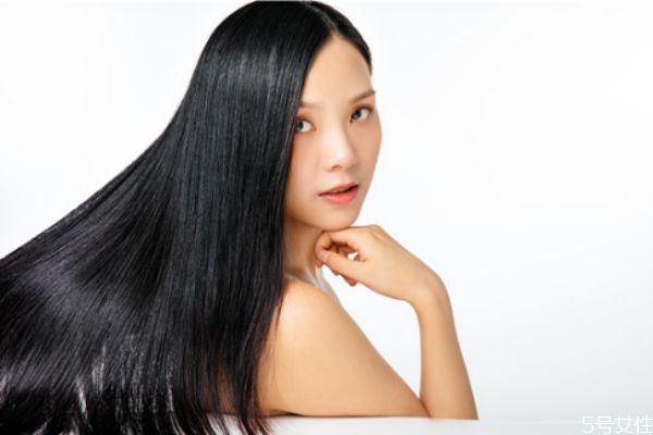 直發夾板怎么弄卷發 直發夾板弄卷發方法