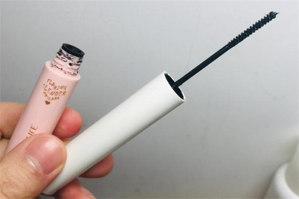 稚優泉睫毛膏有幾個顏色 稚優泉睫毛膏孕婦能用嗎