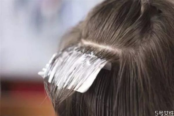 剛軟化的頭發能染色嗎 頭發軟化后幾天能染色