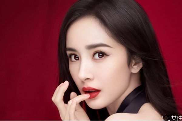 雅詩蘭黛口紅保質期一般多久 雅詩蘭黛口紅保質期怎么看