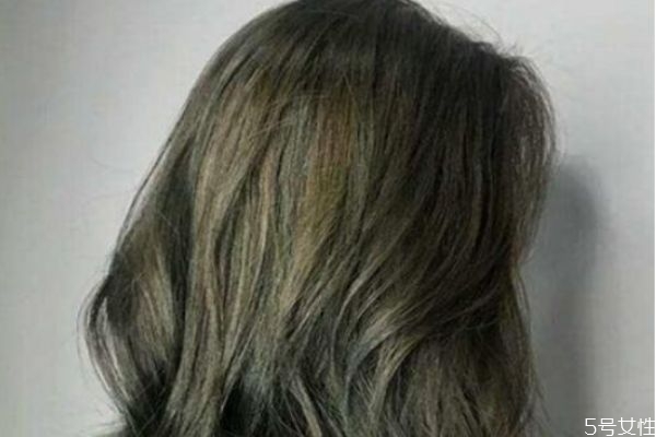 悶青色剛染完能改色嗎 悶青色頭發怎么染