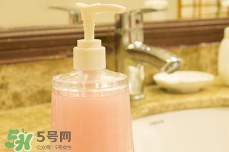 洗衣服能用洗手液嗎？洗手液可以洗衣服嗎？