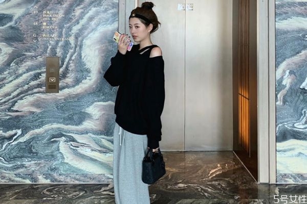 衛衣里面穿什么 衛衣里面穿什么打底好看