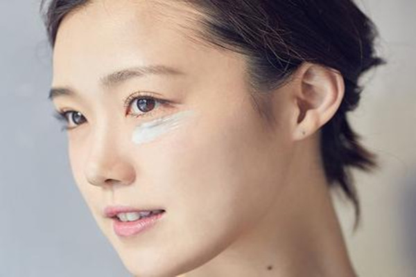 眼皮松弛怎么保養 眼皮松弛保養的技巧