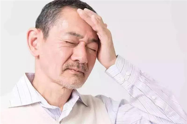 頭疼會引起嘔吐嗎 頭疼會引發什么癥狀