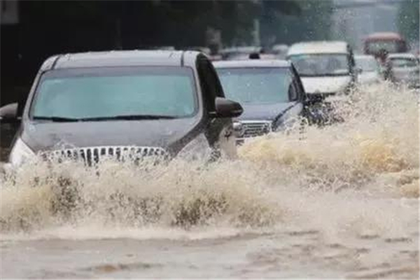 衛輝一大爺哽咽說自己家沒了 暴雨后會出現什么情況