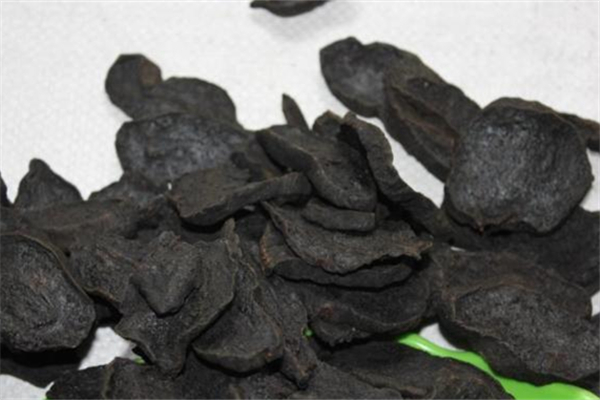 何首烏能治白發變黑發嗎 何首烏對頭發的功效