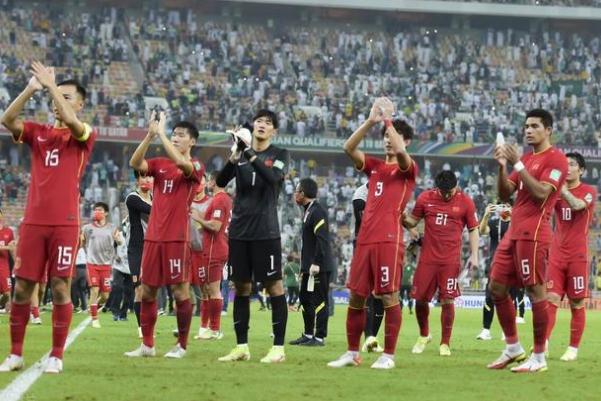踢足球要具備什么條件 國足飛赴阿聯酋沙迦備戰12強賽