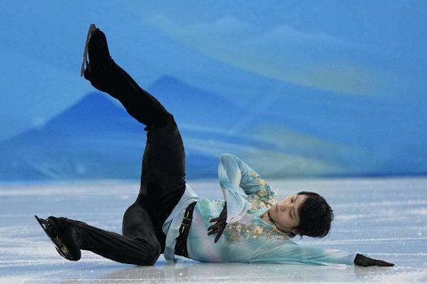 羽生結弦挑戰(zhàn)4A失敗謝幕撫摸冰面 花滑4a和4T的區(qū)別