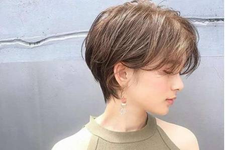 2022紋理燙女生中短發型