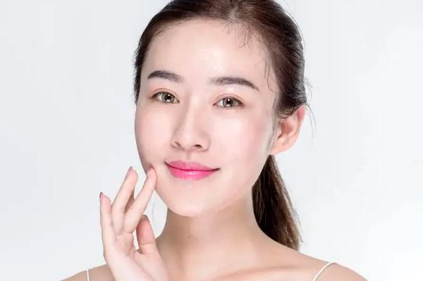 皮膚出油可以直接用散粉嗎 皮膚出油可以吃維生素B6調理嗎