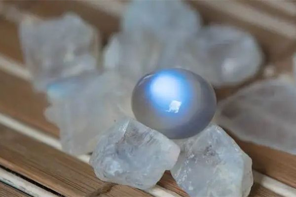 月光石怎么區分好壞 月光石的品質怎么看