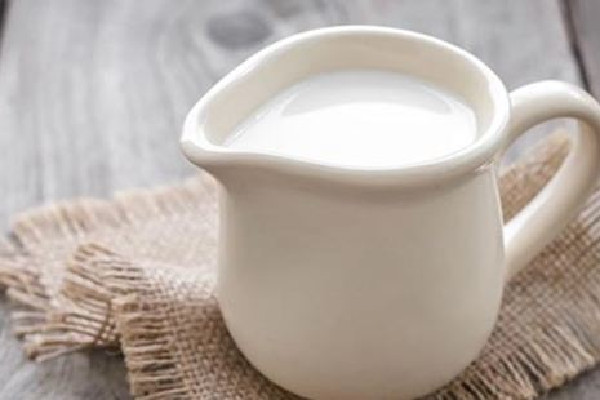 全脂牛奶結塊是正常現象嗎 全脂牛奶結塊可以喝嗎