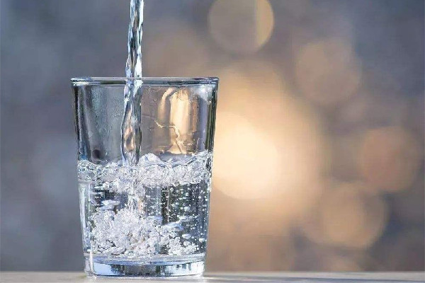 淡鹽水是電解質水嗎 淡鹽水可以補充電解質嗎