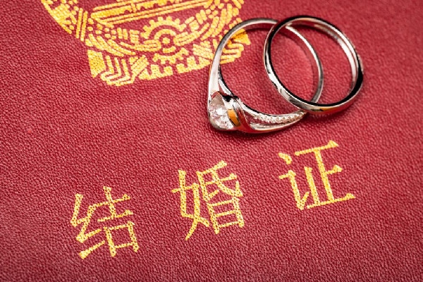 建議法定婚齡降到18歲 結婚意味著什么