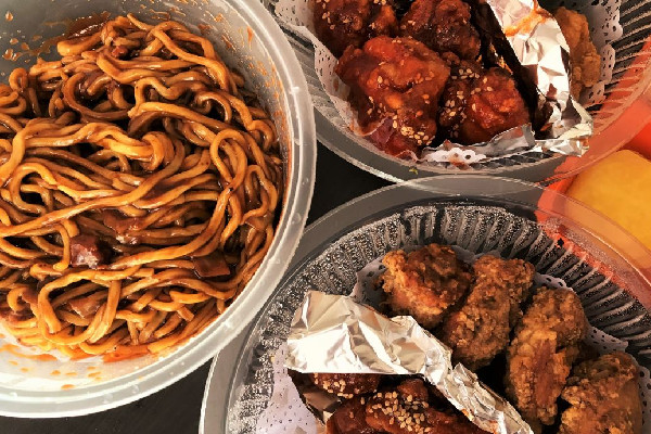老師校門口扔學生外賣驅趕攤販 外賣有淡季和旺季區分嗎