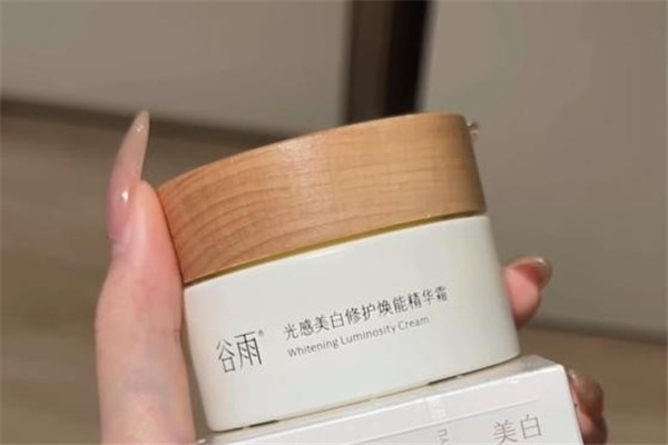 妝前用這對 CP，帶妝 8 小時不暗沉不斑駁！直男都夸皮膚會發光